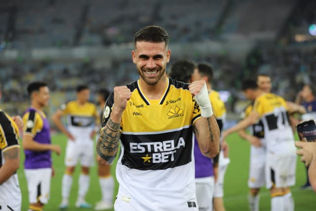 Ex-Flamengo, Vizeu provoca o Botafogo no Maracanã