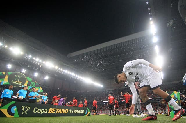 ‘Pesadelo’ de 16 anos separa Botafogo de liderança isolada no Brasileirão
