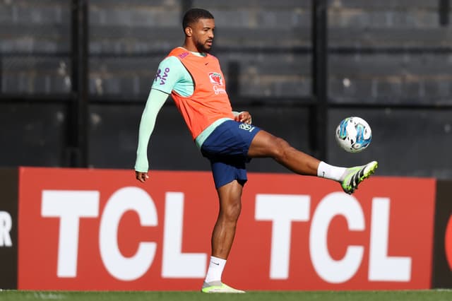 Seleção Brasileira pode perder zagueiro por lesão; veja opções