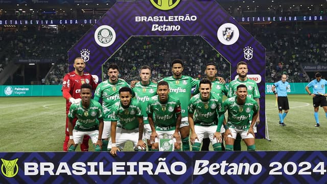 Palmeiras renova com lateral titular e goleiro
