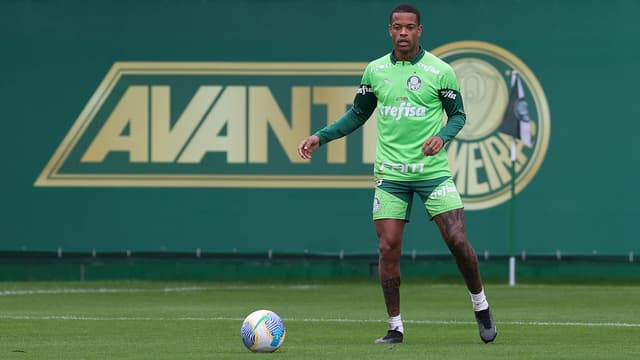 Lateral do Palmeiras nega repasses financeiros em acusação de agressão