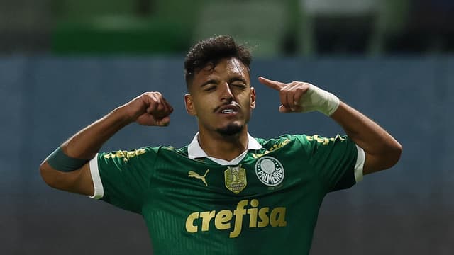 Meia do Palmeiras foi expulso por tapa na cara de rival
