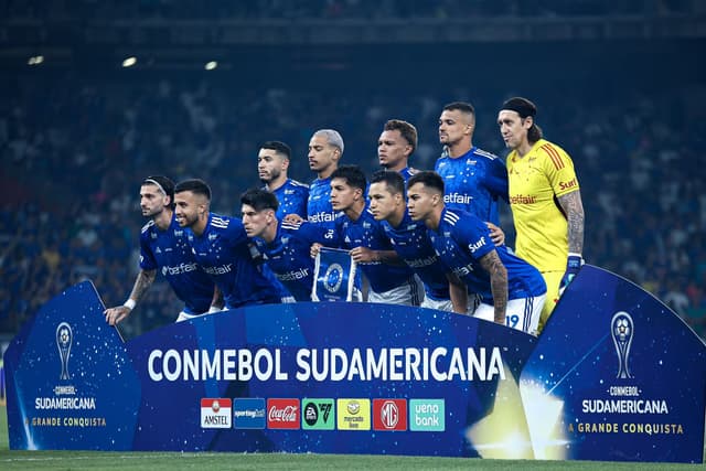 Cruzeiro faz ‘jogo do ano’ diante do Lanús pela semifinal da Sula