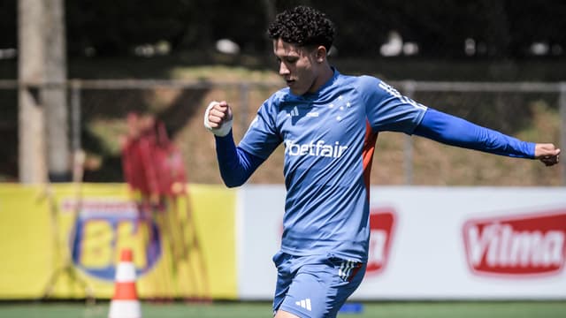 Jóia do Cruzeiro assina contrato com multa acima de meio bilhão
