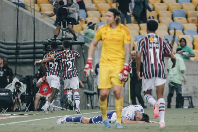 Fluminense vence o Cruzeiro e sai do Z4 no Brasileirão