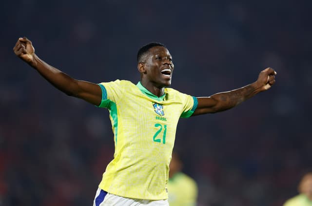 Botafoguenses brilham e Brasil vence o Chile de virada