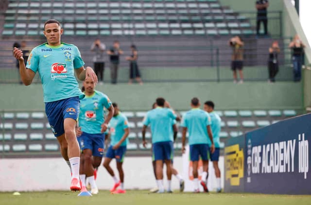Seleção Brasileira terá novidade na lateral direita contra o Peru