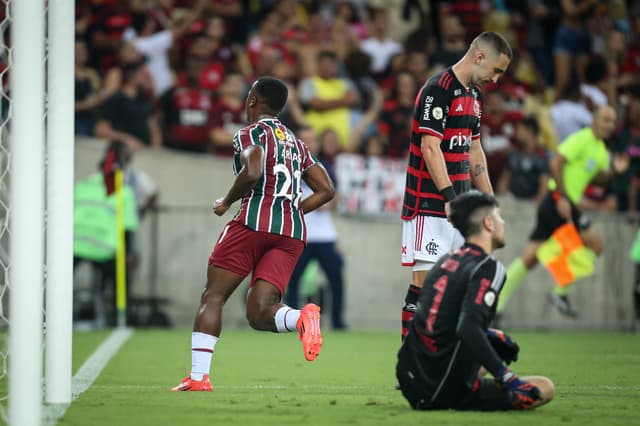 Ganso dá show no Maracanã e Fluminense vence o Flamengo no clássico