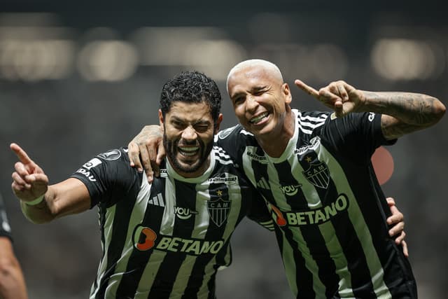 Deyverson provoca Hulk, comete gafe e diverte a web; confira