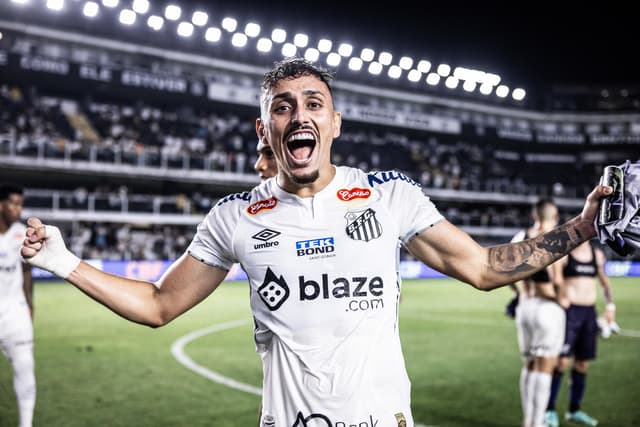 Santos bate o Ceará e abre vantagem na líderança da Série B