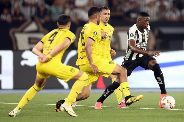 Peñarol x Botafogo será em novo estádio e com duas torcidas