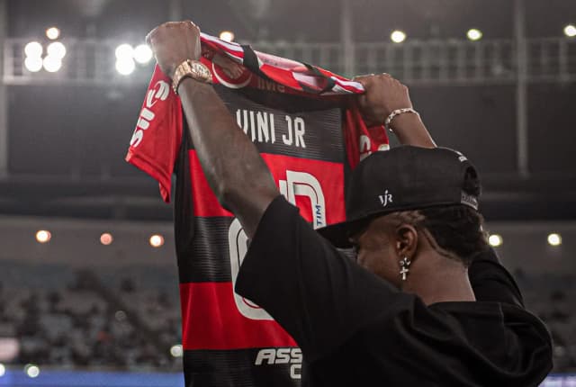 Flamengo deseja apoio a Vini Jr após derrota na Bola de Ouro