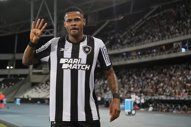 Botafogo não terá Júnior Santos para decisão contra Peñarol pela Libertadores