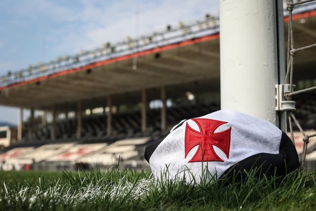 Torcida do Vasco esgota ingressos para duelo contra o Cuiabá pelo Brasileirão