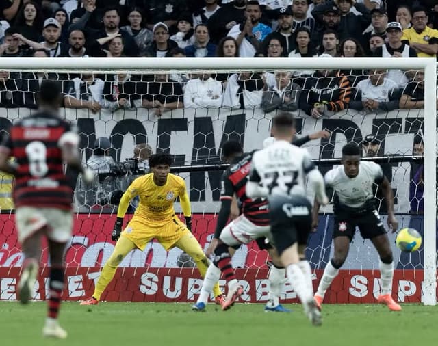 Flamengo recusa nova garantia do Corinthians por Hugo Souza