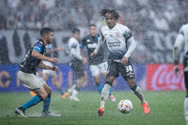 Corinthians cede empate ao Racing e confronto fica aberto na Sul-Americana