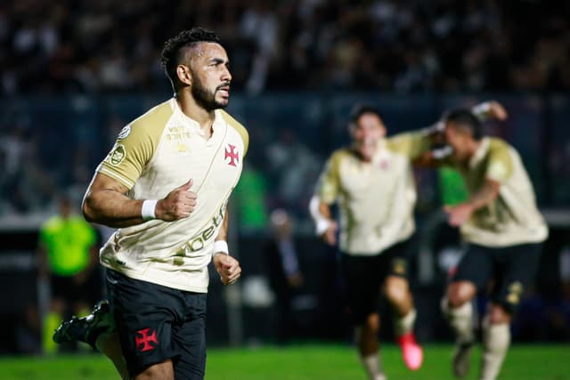 Em jogaço, Vasco vence o Bahia na briga pelo G6 do Brasileirão