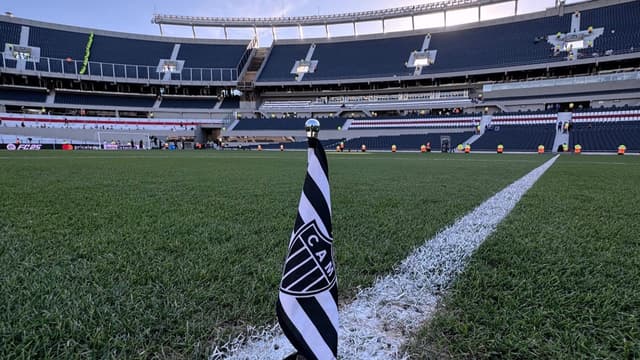 Atlético chega ao Monumental, mas com atraso por falta de segurança