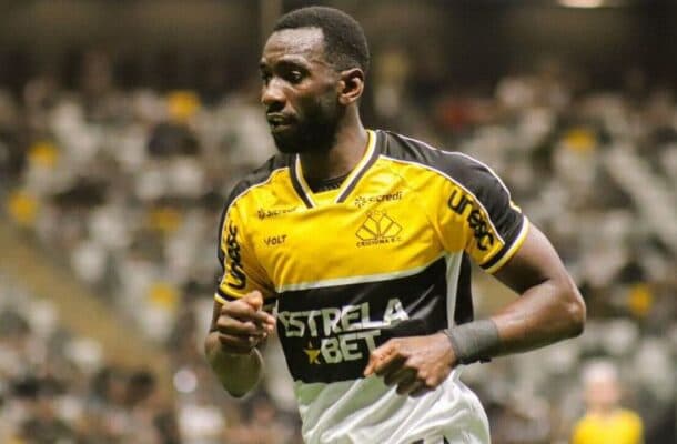 Bolasie fica perto de acerto com gigante do futebol brasileiro