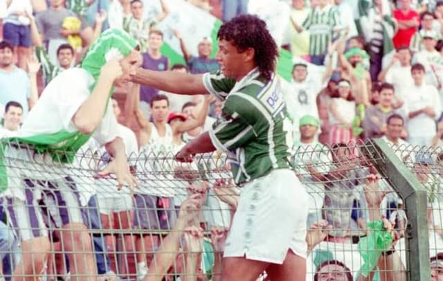 Zagueiro bicampeão brasileiro pelo Palmeiras morre aos 55 anos