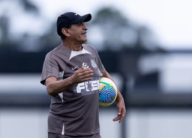 Corinthians encerra treinamento na manhã de domingo de olho em duelo contra o Athletico