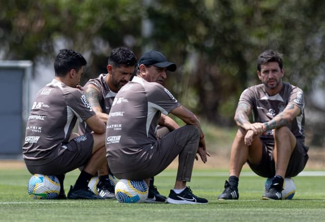 Z-4 muda de forma e Corinthians afunda ainda mais na tabela