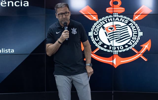 Corinthians bate o martelo por contratação de ex-Flamengo