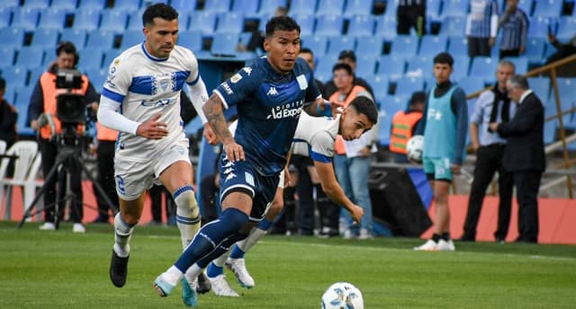 De olho no Racing, Corinthians vê clube argentino enfraquecido