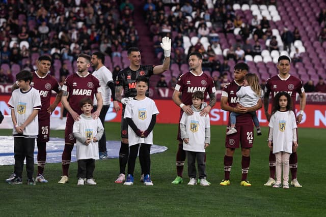 Goleiro do Lanús manda recado a Cruzeiro: ‘Somos mais duros’