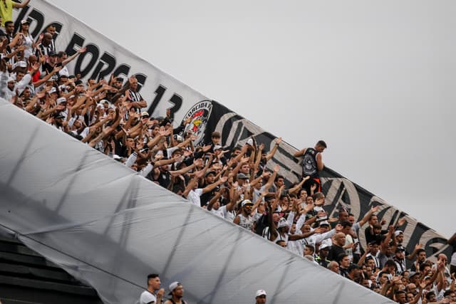 Torcida do Atlético esgota ingressos para partida em São Januário