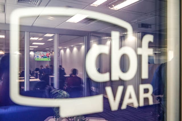 Estes são os clubes que mais sofreram decisões contrárias pelo VAR