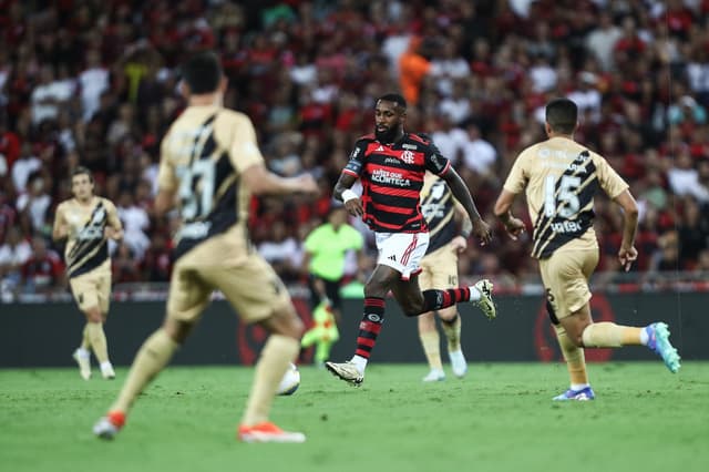 Flamengo não terá três titulares contra o Fluminense; veja o provável time