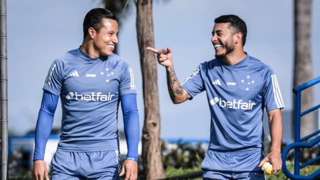 Jogador do Cruzeiro é eleito melhor da posição em ranking mundial