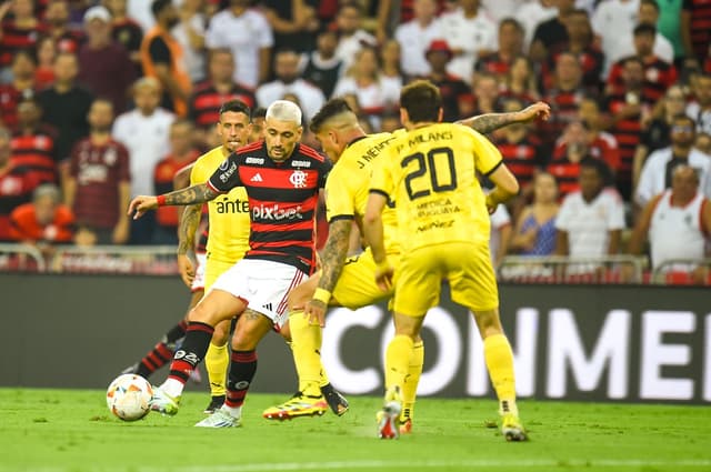 Goleada do Botafogo rende críticas de Mauro Cezar Pereira ao Flamengo; entenda