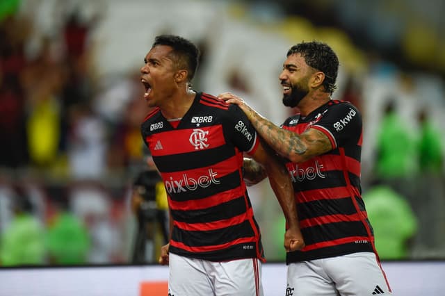Flamengo vai à CBF reclamar de pênalti e gol anulado contra o Corinthians