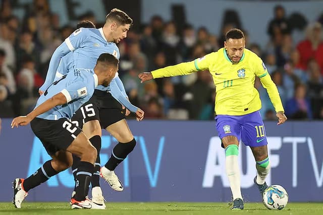 Brasil enfrenta o Uruguai, algoz recente, pelas Eliminatórias