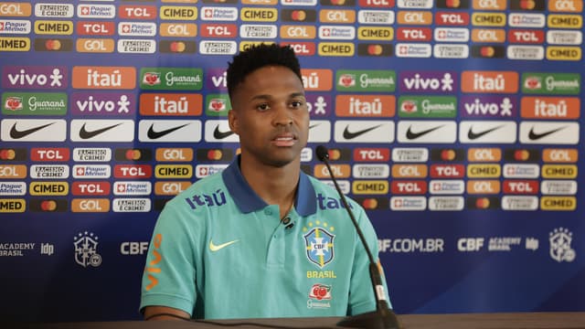 Casares, do São Paulo, confirma interesse em lateral ex-Seleção