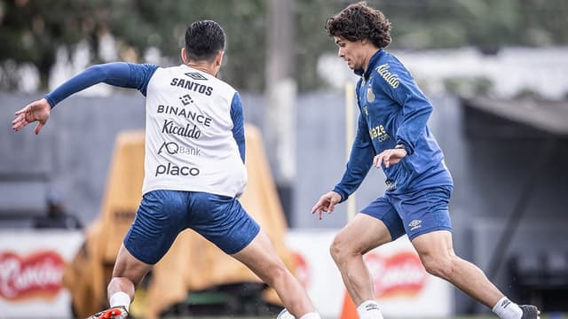 Santos anuncia rescisão contratual de lateral encostado no clube