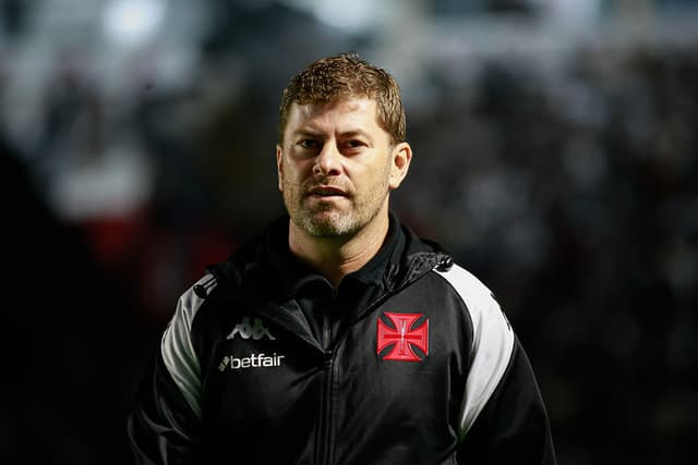 Jornalista repudia fala de técnico do Vasco: ‘falta de entendimento’