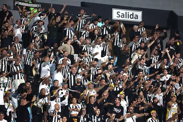 Conmebol investiga Botafogo por gestos de torcedores no Uruguai