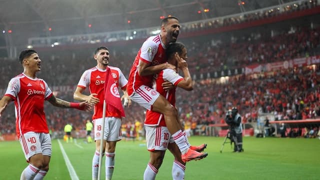 Com lindos gols, Inter bate o Criciúma no Beira-Rio; confira