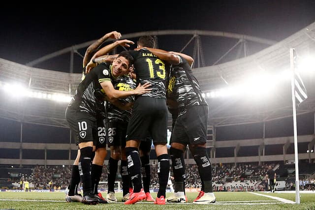 Botafogo ostenta hegemonia contra clubes do ‘eixo’ em 2024