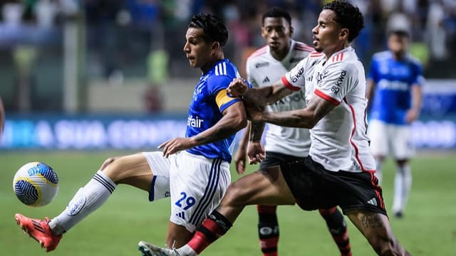 David Luiz marca de falta e Flamengo vence o Cruzeiro no Independência