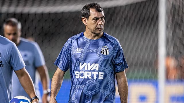 Clima tenso: Presidente do Santos refuta Carille sobre planejamento