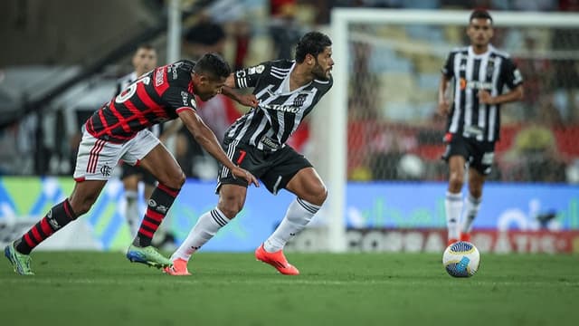 Everson pega pênalti e Atlético segura o Flamengo no Maracanã