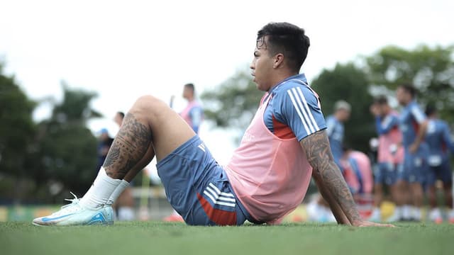 Cruzeiro têm três atacantes treinando separado com Diniz; veja