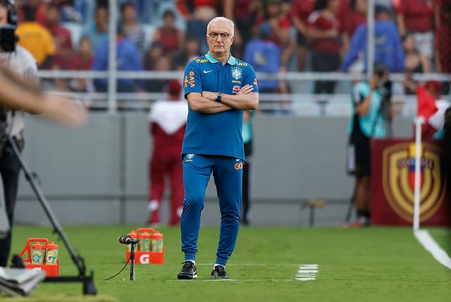 Dorival define substitutos de Vanderson e Arana na seleção; veja