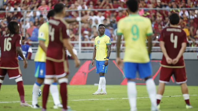 Vini Jr perde pênalti e Brasil fica só no empate com a Venezuela