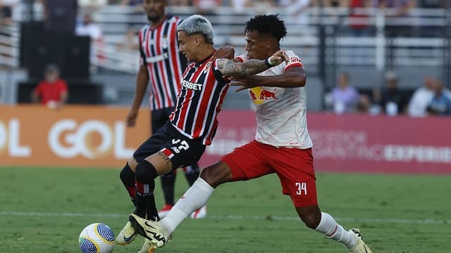 Com gol de Lucas, São Paulo arranca empate contra o Bragantino