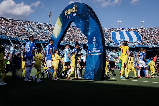 Cruzeiro perde para o Racing na final da Sul-Americana e adia sonho de título internacional